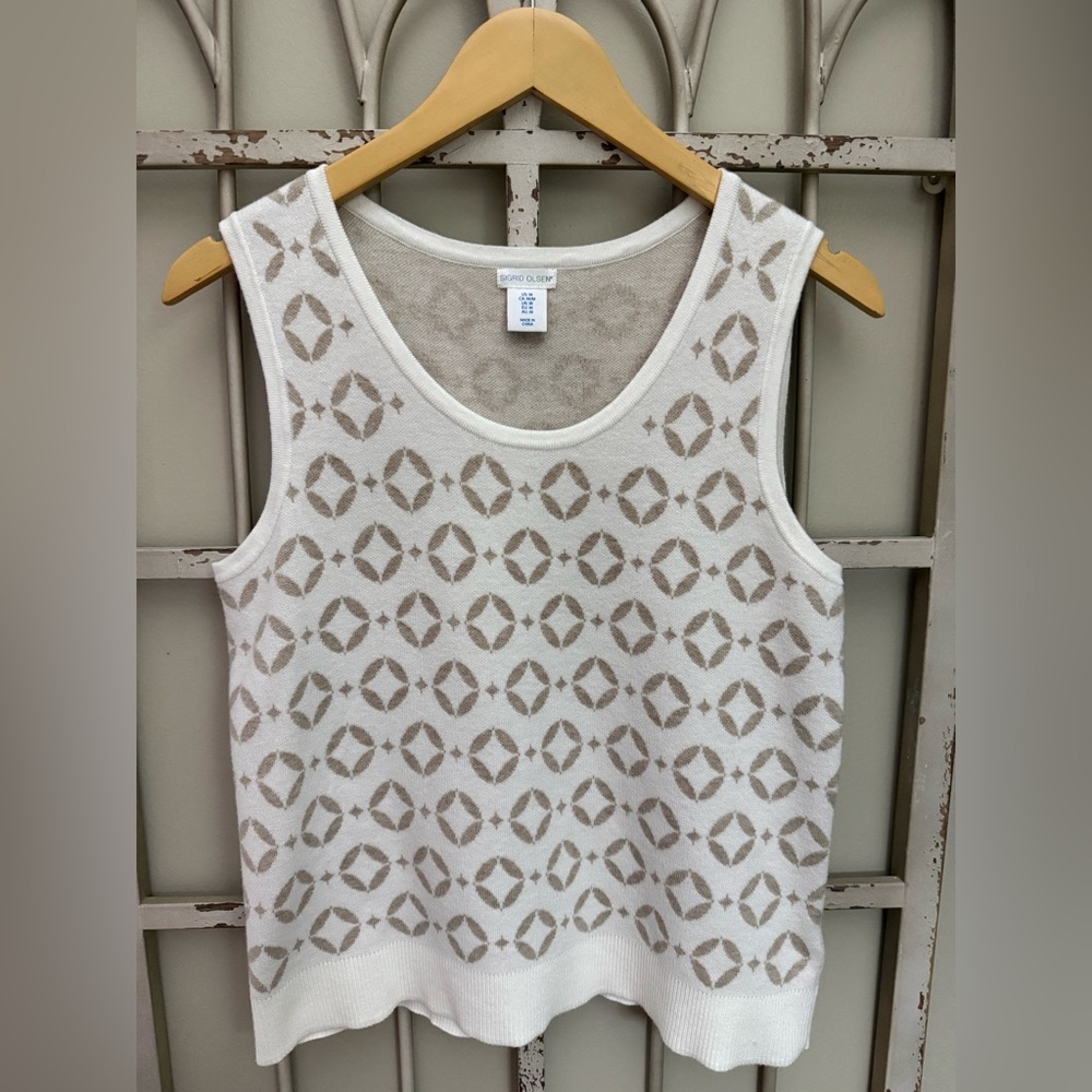 Sigrid Olsen White Tank with Taupe Geometric Pattern
